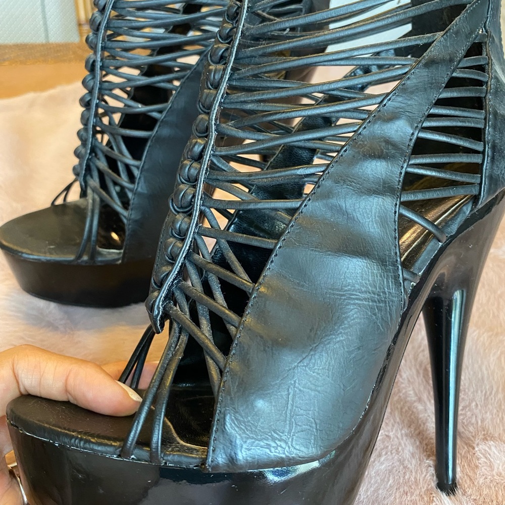 Sexy 5” high heel 2 1/2” platform shoes, almost new, Size 7 in great shape